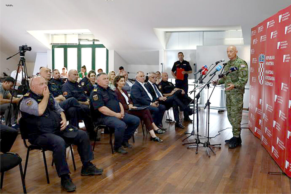 Slika https://www.morh.hr/wp-content/uploads/2024/06/2024-06-11-hvz-1024x683.jpg