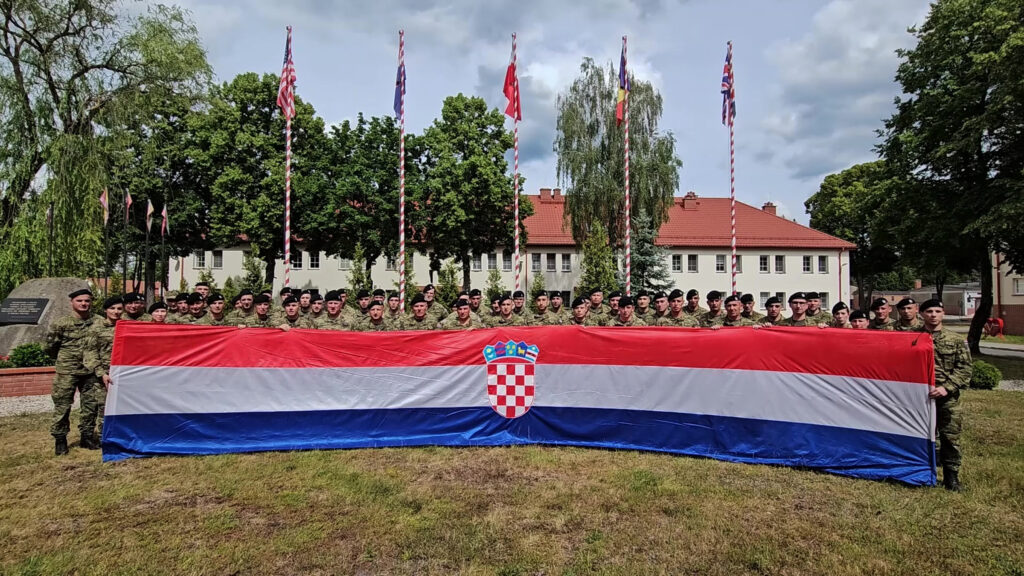 Slika https://www.morh.hr/wp-content/uploads/2024/06/2024-06-15-poruka-vatrenima-4-1024x576.jpg