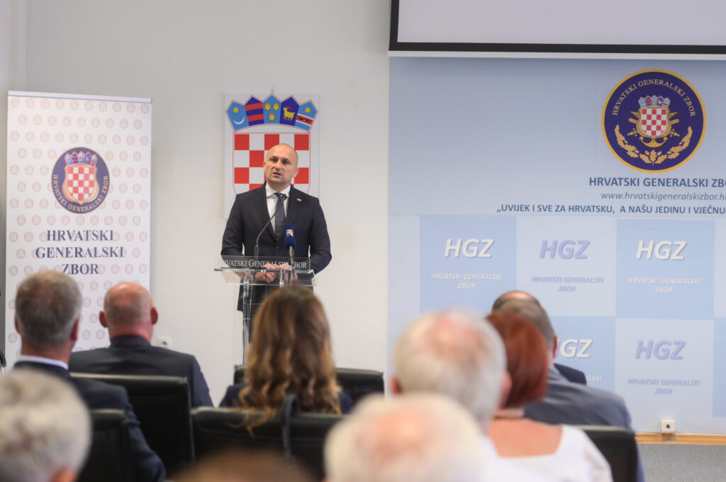 Slika https://www.morh.hr/wp-content/uploads/2024/06/2024-06-25-generalski-zbor-03-1024x681.jpg