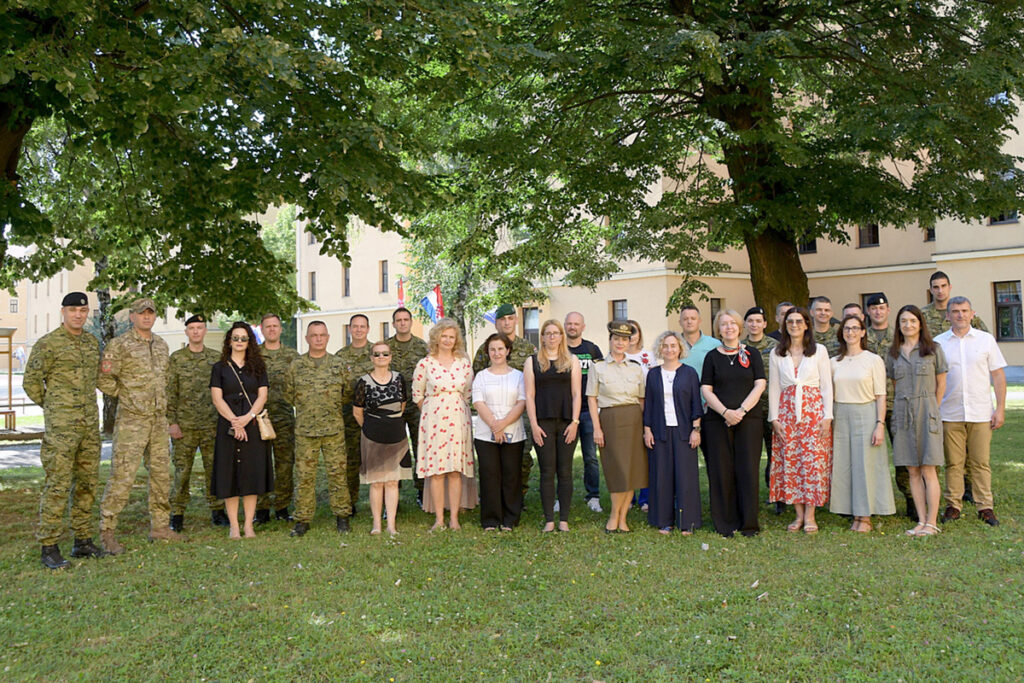 Slika https://www.morh.hr/wp-content/uploads/2024/06/2024-06-28-skola-za-strane-jezike-1024x683.jpg