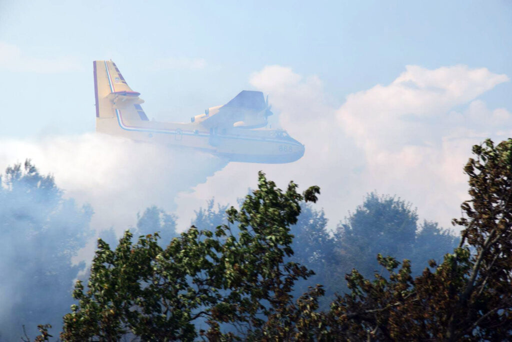 Slika https://www.morh.hr/wp-content/uploads/2024/07/2024-07-01-gasenje-pozara-1024x683.jpg