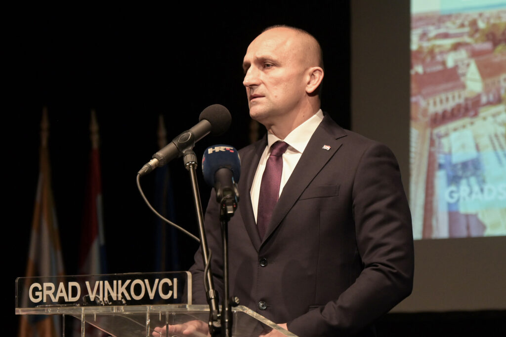 Slika https://www.morh.hr/wp-content/uploads/2024/07/2024-07-19-dan-grada-vk-n-1-1024x683.jpg