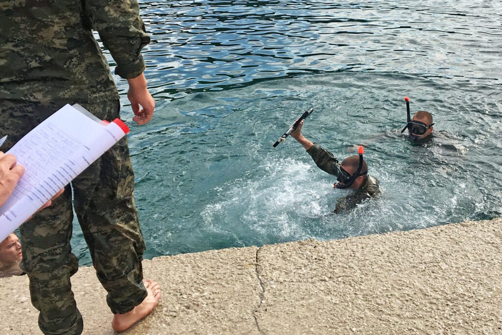 Slika https://www.morh.hr/wp-content/uploads/2024/08/2024-08-14-kadeti-kovcanje--1024x683.jpg