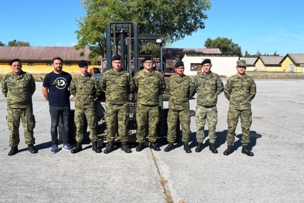 Slika https://www.morh.hr/wp-content/uploads/2024/09/2024-09-13-obuka-rukovatelja-vilicara-4-1024x683.jpg