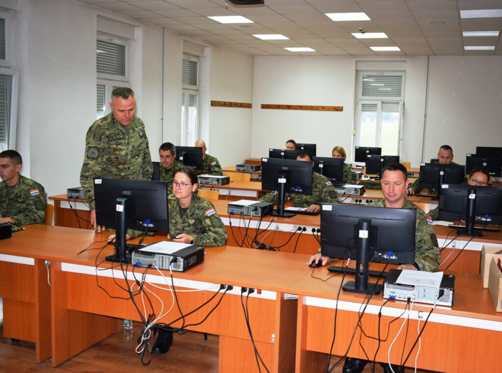 Slika https://www.morh.hr/wp-content/uploads/2024/09/2024-09-27-2024-09-27-obuka-korisnika-logrep-02-1024x760.jpg