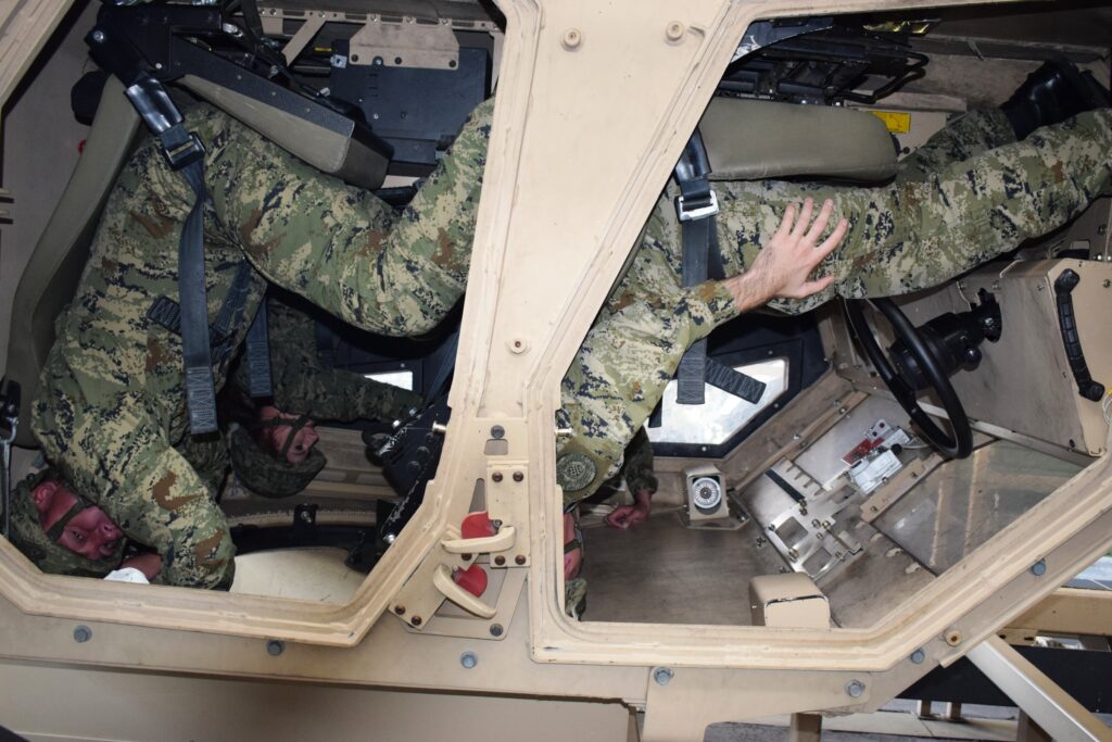 Slika https://www.morh.hr/wp-content/uploads/2024/10/2024-10-17-simulator-prevrtanja-vozila--1024x683.jpg