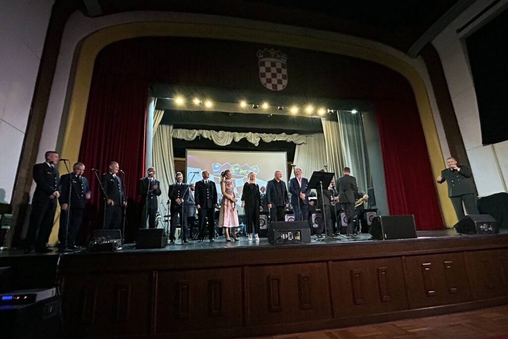 Slika https://www.morh.hr/wp-content/uploads/2024/10/2024-10-21-jazz-koncert-1024x683.jpg