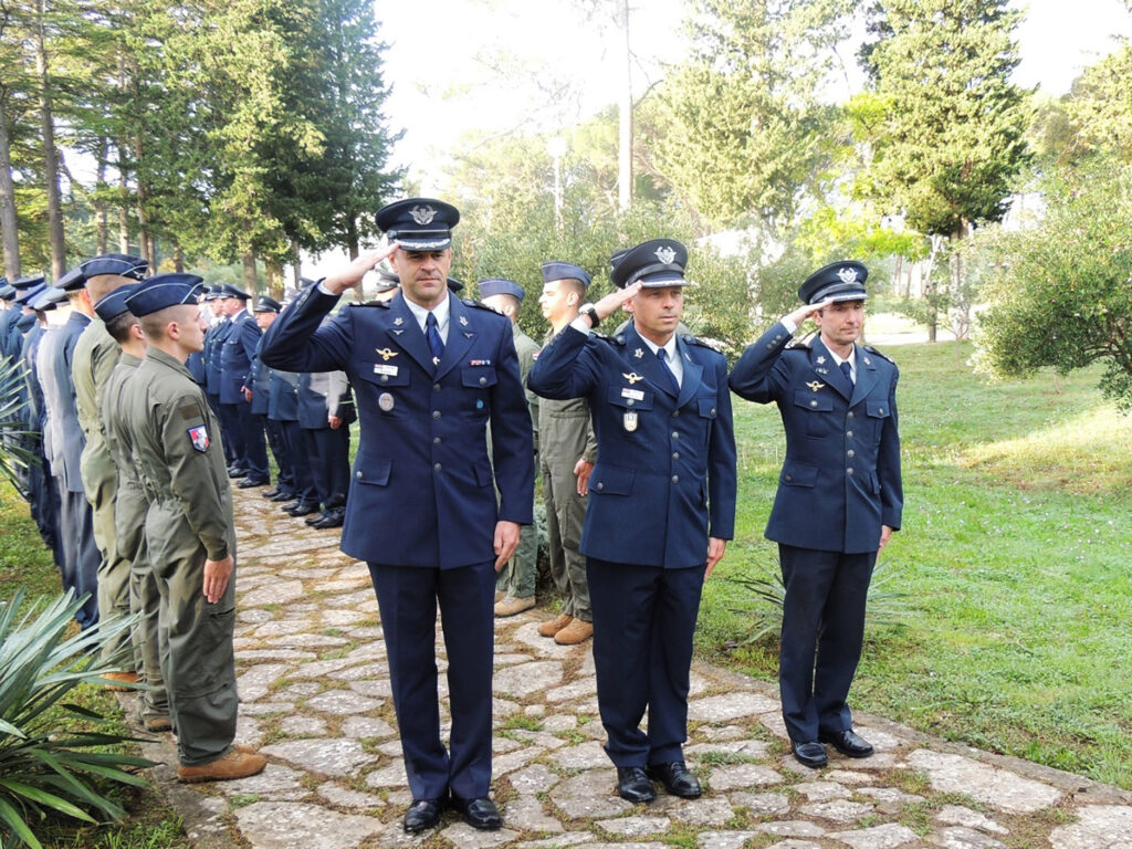 Slika https://www.morh.hr/wp-content/uploads/2024/10/2024-10-28-obljetnica-szo-rudolf-peresin-02-1024x768.jpg