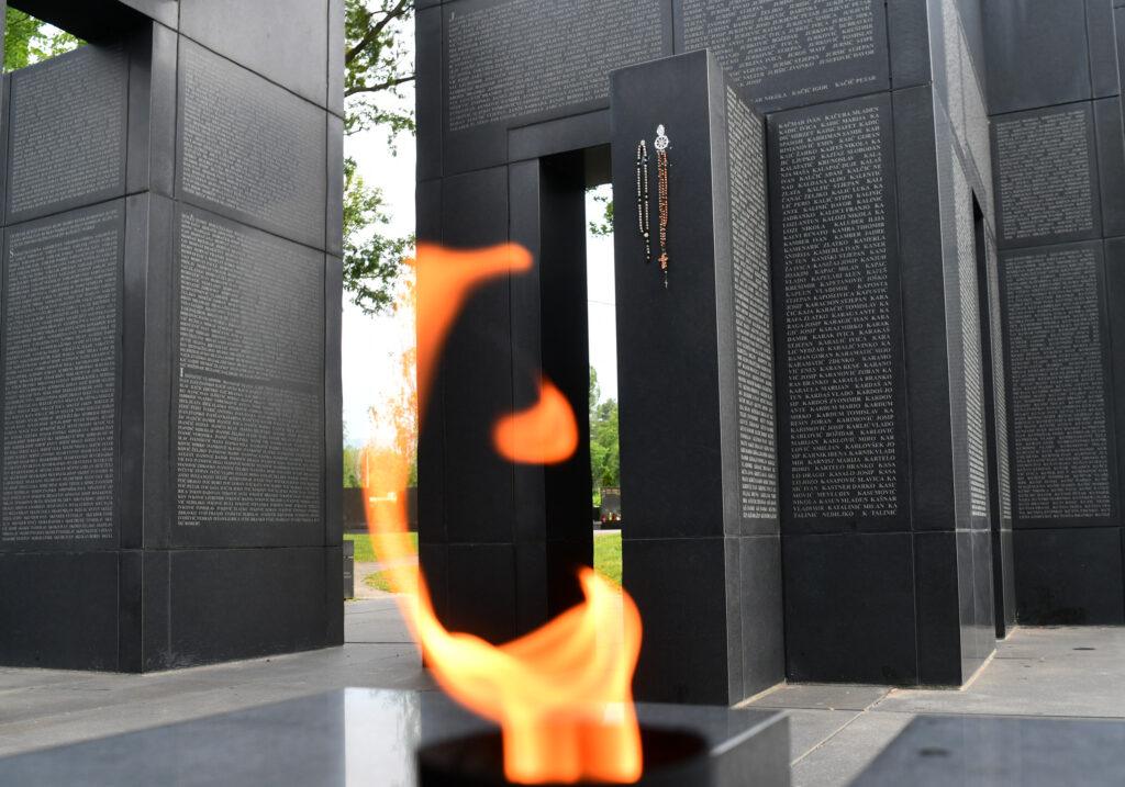 Slika https://www.morh.hr/wp-content/uploads/2024/10/2024-10-30-mirogoj-1024x717.jpg