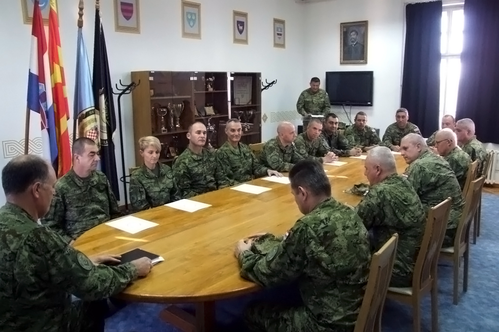 Slika https://www.morh.hr/wp-content/uploads/2024/11/2024-11-04-tecaj-za-prvog-docasnika-satnije.jpg