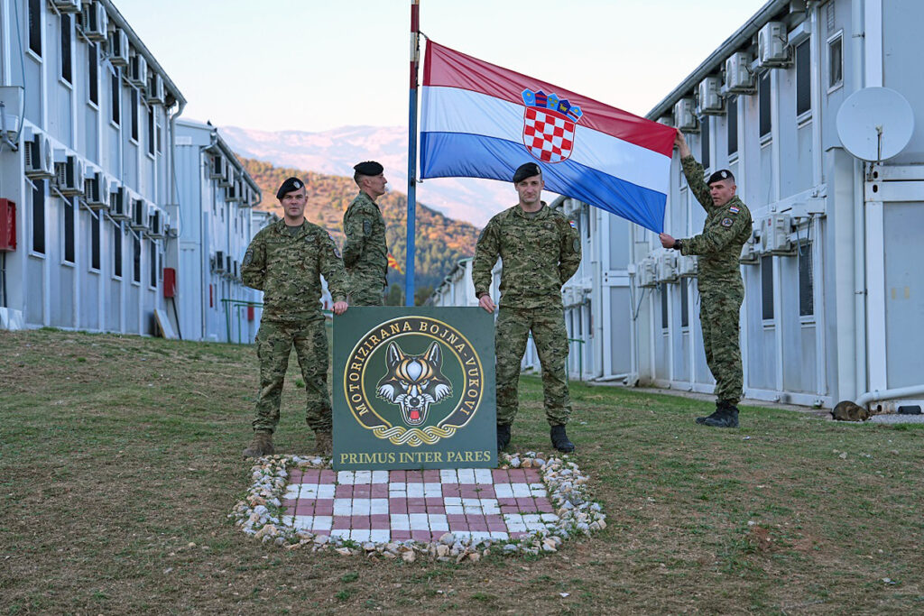 Slika https://www.morh.hr/wp-content/uploads/2024/11/2024-11-05-kfor-vukovi-1024x683.jpg