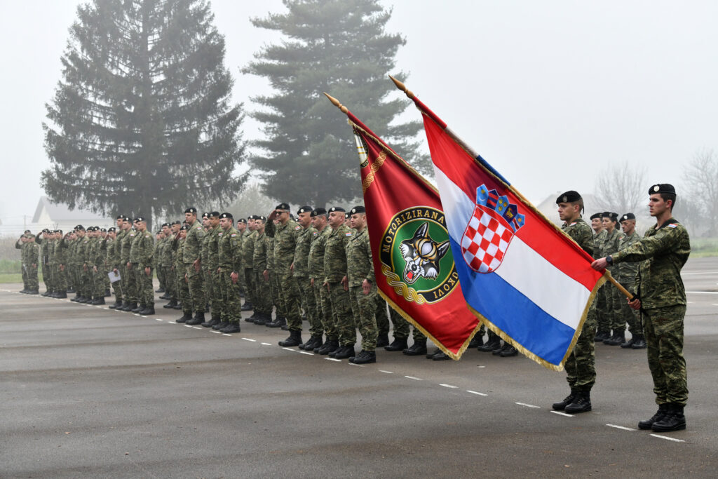 Slika https://www.morh.hr/wp-content/uploads/2024/11/2024-11-08-obljetnica-vukovi-1024x683.jpg