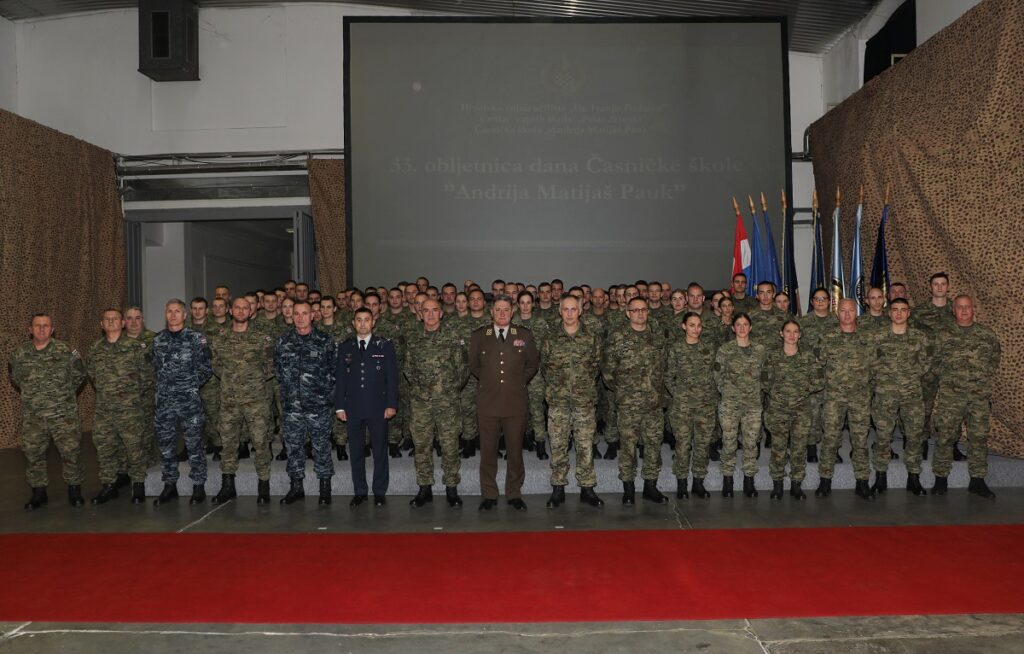 Slika https://www.morh.hr/wp-content/uploads/2024/11/2024-11-13-obljetnica-casnicke-skole-1024x654.jpg