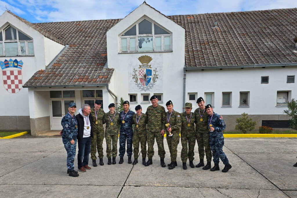 Slika https://www.morh.hr/wp-content/uploads/2024/11/2024-11-14-odbojka--1024x683.jpg