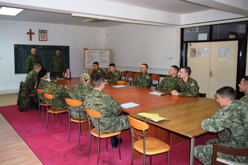 Slika https://www.morh.hr/wp-content/uploads/2024/11/2024-11-15-rukovatelj-sredstava-klase-v-1024x683.jpg