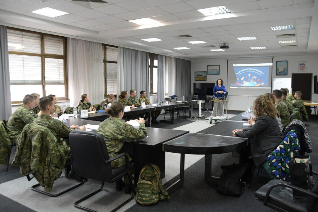 Slika https://www.morh.hr/wp-content/uploads/2024/11/2024-11-19-cross-cultural-communication-1-1024x683.jpg