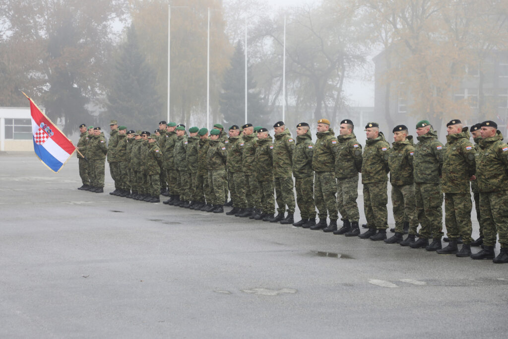 Slika https://www.morh.hr/wp-content/uploads/2024/11/2024-11-21-ispracaj-kfor-1024x683.jpg