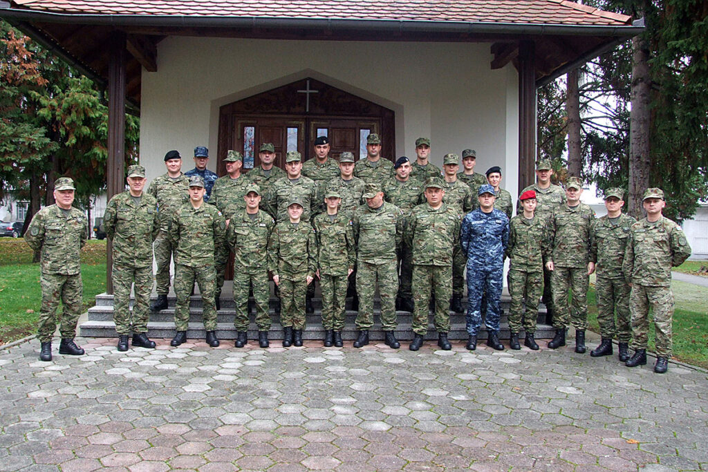 Slika https://www.morh.hr/wp-content/uploads/2024/11/2024-11-29-ipdd-vojni-specijalisti-1024x683.jpg