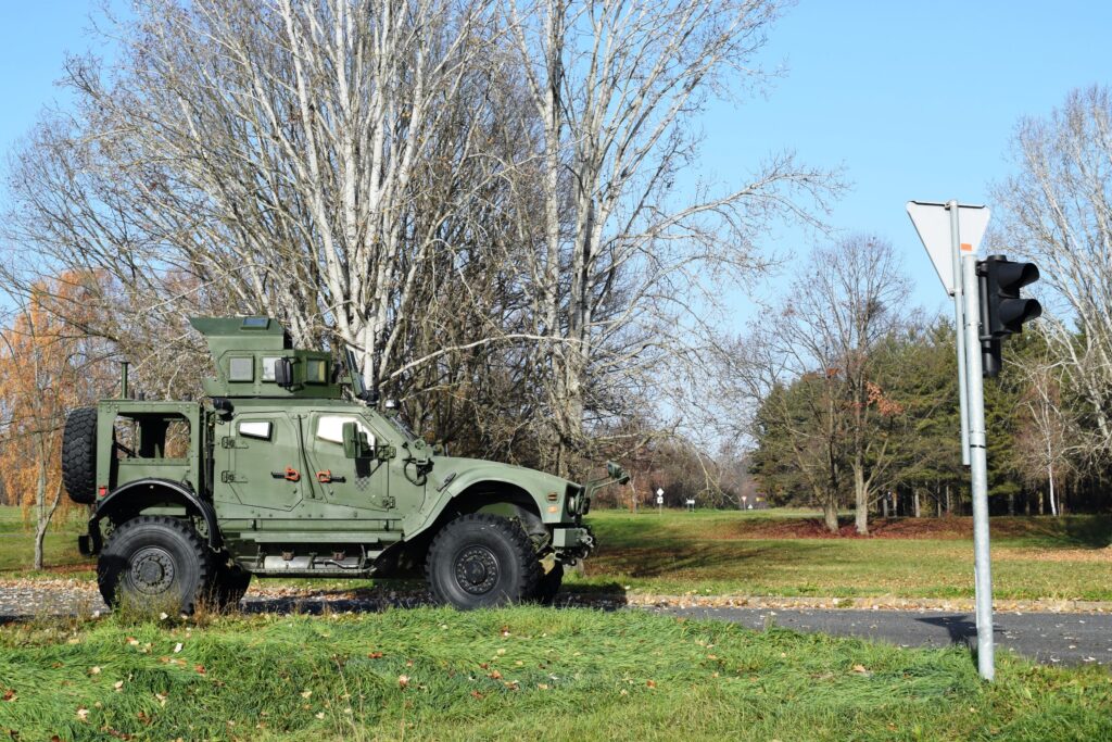 Slika https://www.morh.hr/wp-content/uploads/2024/11/2024-11-29-zavrsena-obuka-za-vozaca-vozila-m-atv-1024x683.jpg