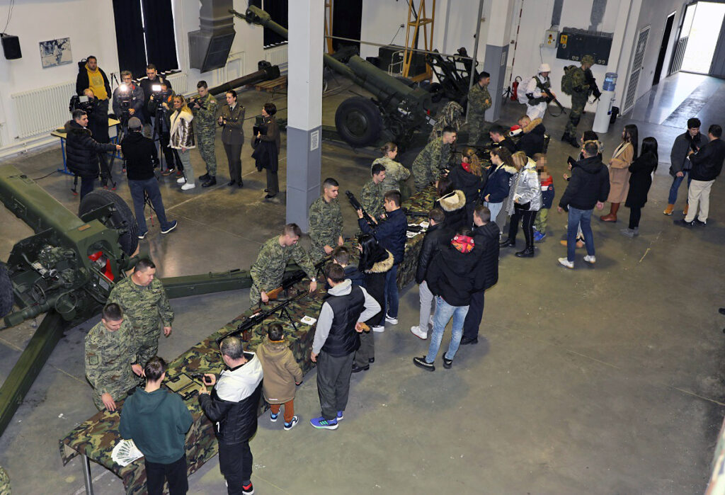 Slika https://www.morh.hr/wp-content/uploads/2024/11/2024-11-30-hvu-dan-otvorenih-vrata1-1024x699.jpg