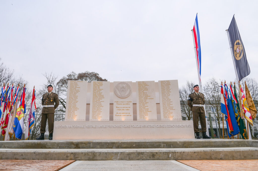 Slika https://www.morh.hr/wp-content/uploads/2024/12/2024-12-04-spomenik-vp--1024x681.jpg