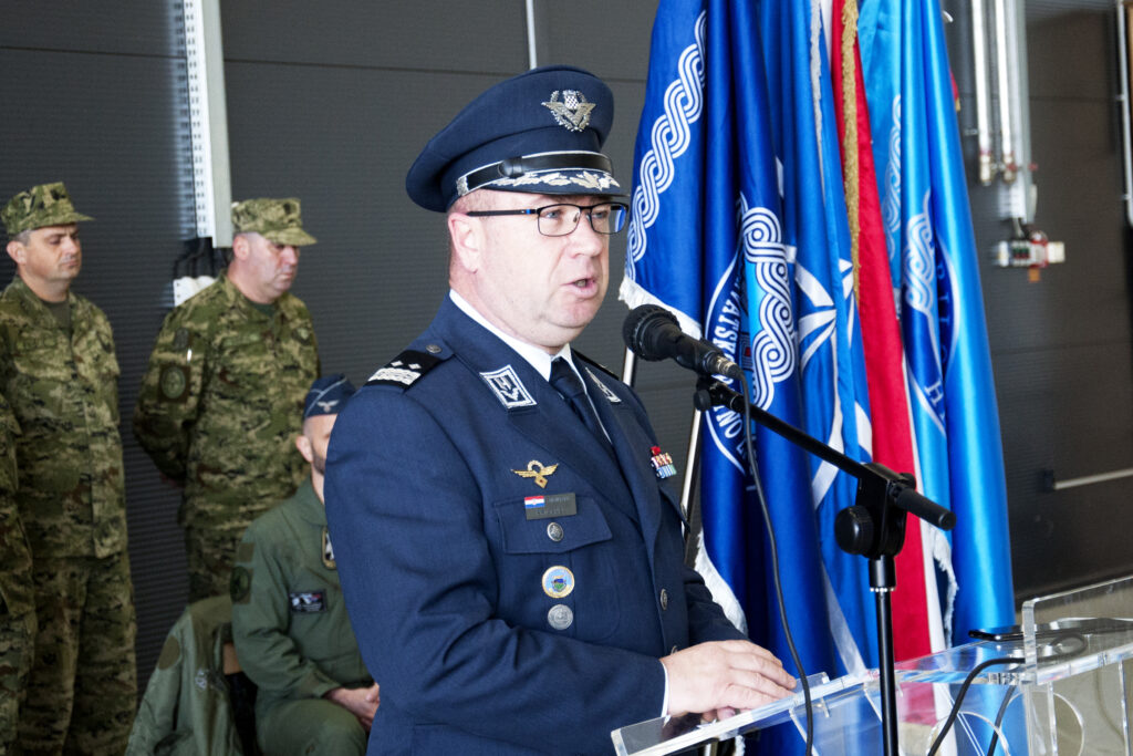 Slika https://www.morh.hr/wp-content/uploads/2024/12/2024-12-20-obljetnica-91-krila-2-1024x683.jpg