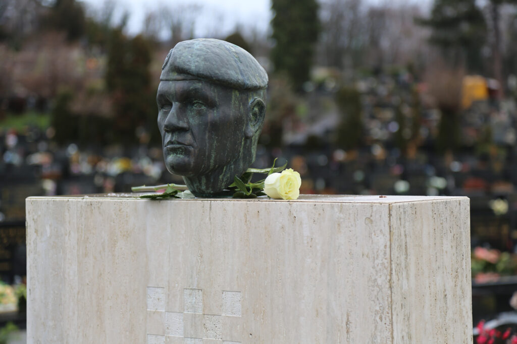 Slika https://www.morh.hr/wp-content/uploads/2024/12/2024-12-20-obljetnica-cacic-5-1024x683.jpg