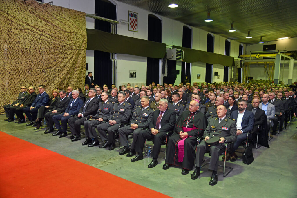 Slika https://www.morh.hr/wp-content/uploads/2024/12/2024-12-20-obljetnica-hvu-1024x683.jpg