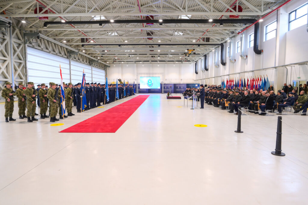 Slika https://www.morh.hr/wp-content/uploads/2025/01/2025-01-09-hrz-stipendiji-1024x681.jpg