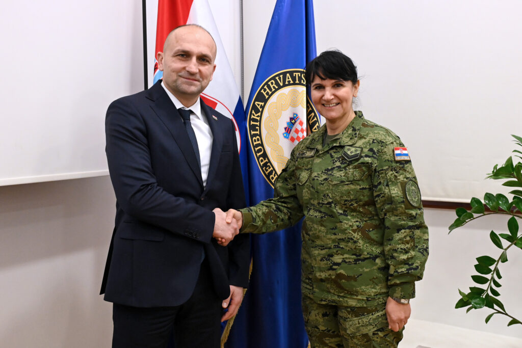 Slika https://www.morh.hr/wp-content/uploads/2025/01/2025-01-21-prva-docasnica-hrz-a-1024x683.jpg