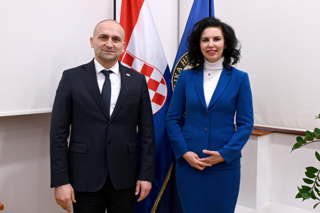 Slika https://www.morh.hr/wp-content/uploads/2025/01/2025-01-21-veleposlanica-rep-turske-1024x683.jpg