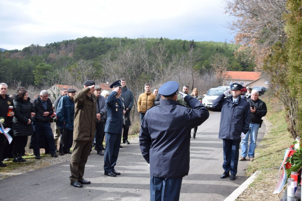 Slika https://www.morh.hr/wp-content/uploads/2025/01/2025-01-28-obljetnica-pogibije-pripadnika-szv-1024x683.jpg