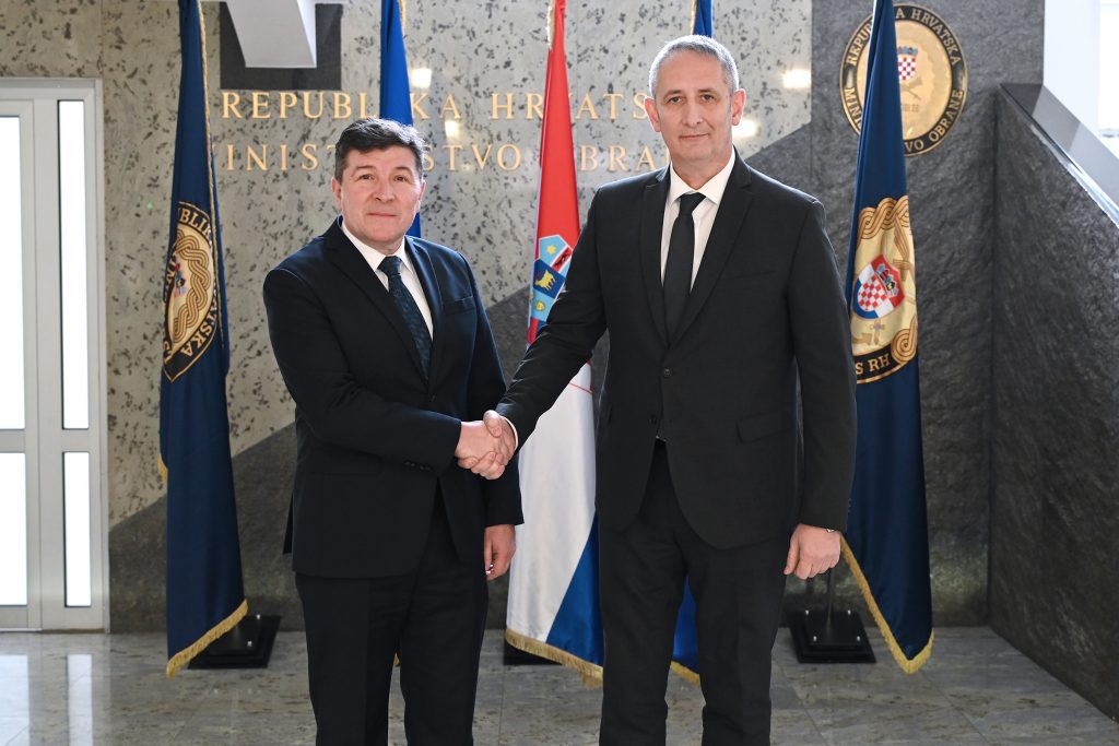 Slika https://www.morh.hr/wp-content/uploads/2025/02/2025-02-06-dt-galic-sa-zamjenikom-ministra-obrane-bosne-i-hercegovine-1-1024x683.jpg