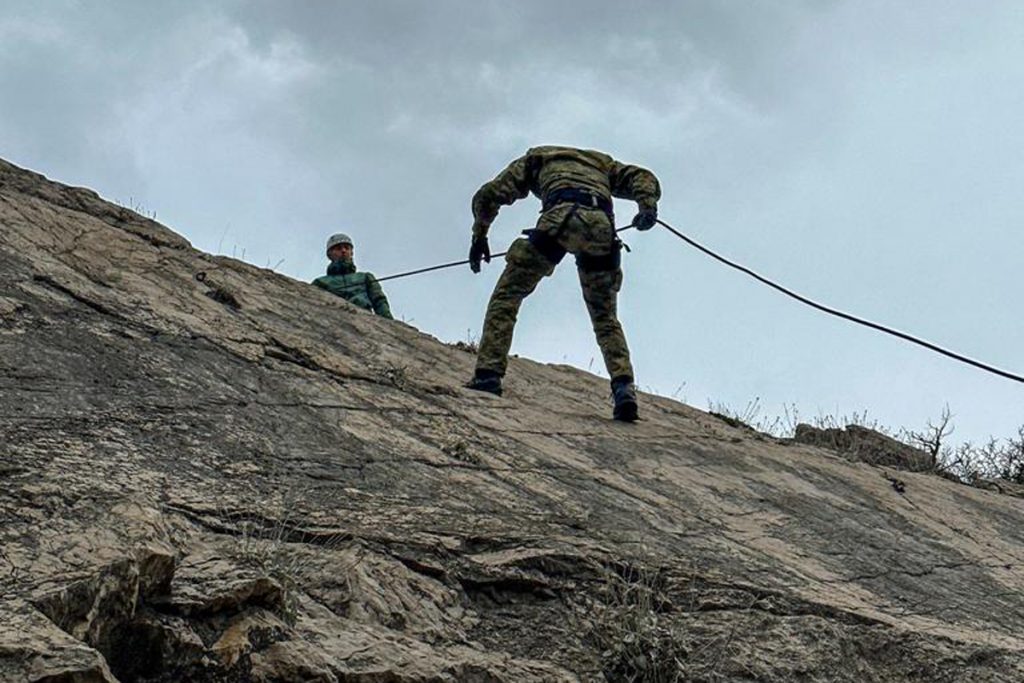 Slika https://www.morh.hr/wp-content/uploads/2025/02/2025-02-17-gmbr-obuka-iz-alpinizma-1024x683.jpg