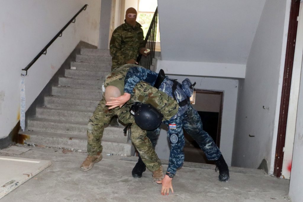 Slika https://www.morh.hr/wp-content/uploads/2025/02/2025-02-25-krav-maga-1024x683.jpg