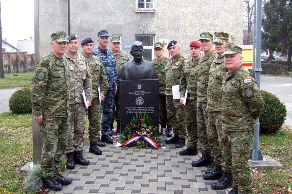 Slika https://www.morh.hr/wp-content/uploads/2025/02/2025-02-27-tecaj-za-vise-instruktore.jpg