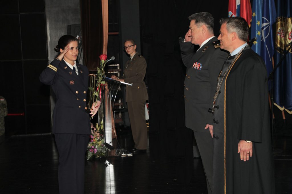 Slika https://www.morh.hr/wp-content/uploads/2025/03/2025-03-07-promocija-kadeta-st-08-1024x683.jpg