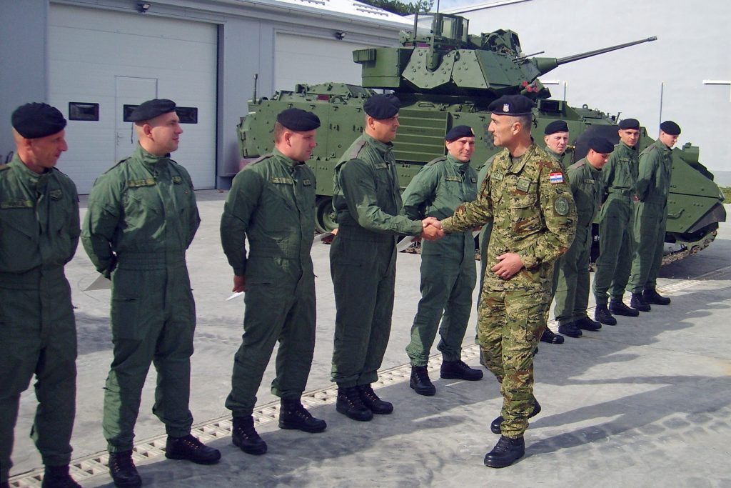 Slika https://www.morh.hr/wp-content/uploads/2025/03/2025-03-13-obuka-na-bradley-m2a2-ods-1024x683.jpg