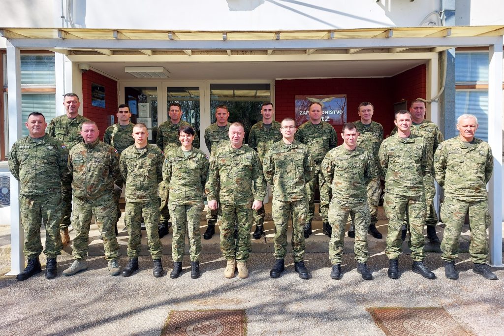 Slika https://www.morh.hr/wp-content/uploads/2025/03/2025-03-20-pohvale-priznanja-hrz-10-1024x683.jpg