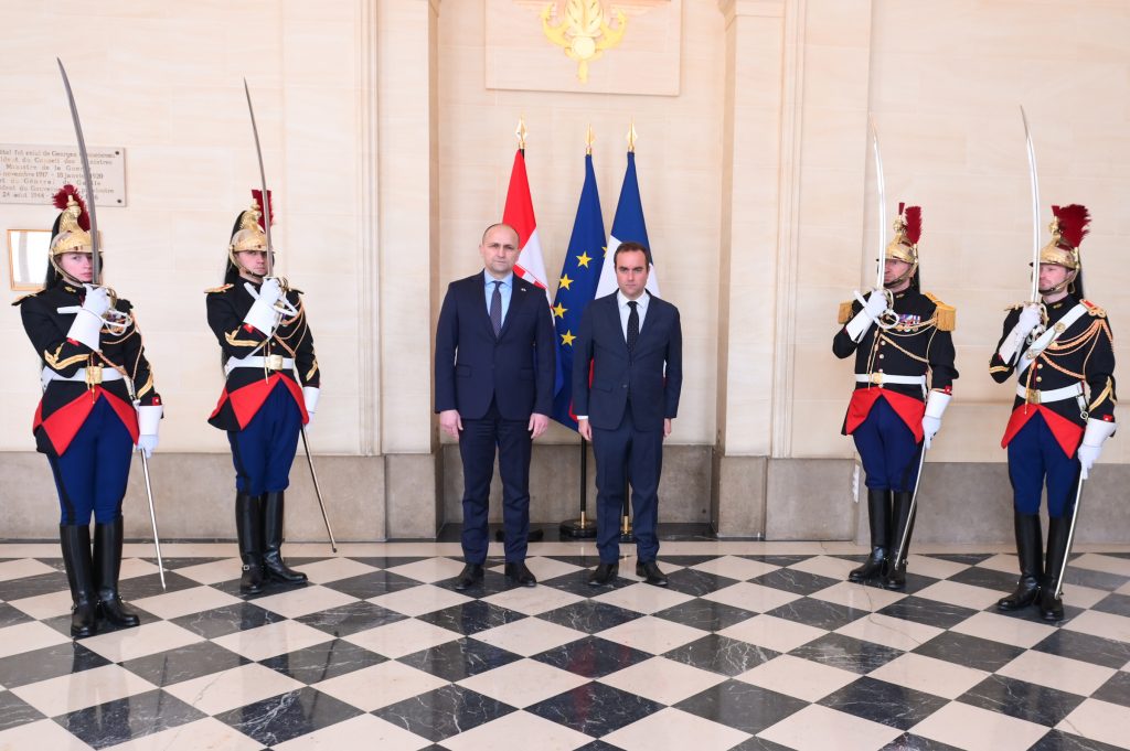 Slika https://www.morh.hr/wp-content/uploads/2025/03/2025-03-25-sluzbeni-posjet-francuskoj-1024x681.jpg