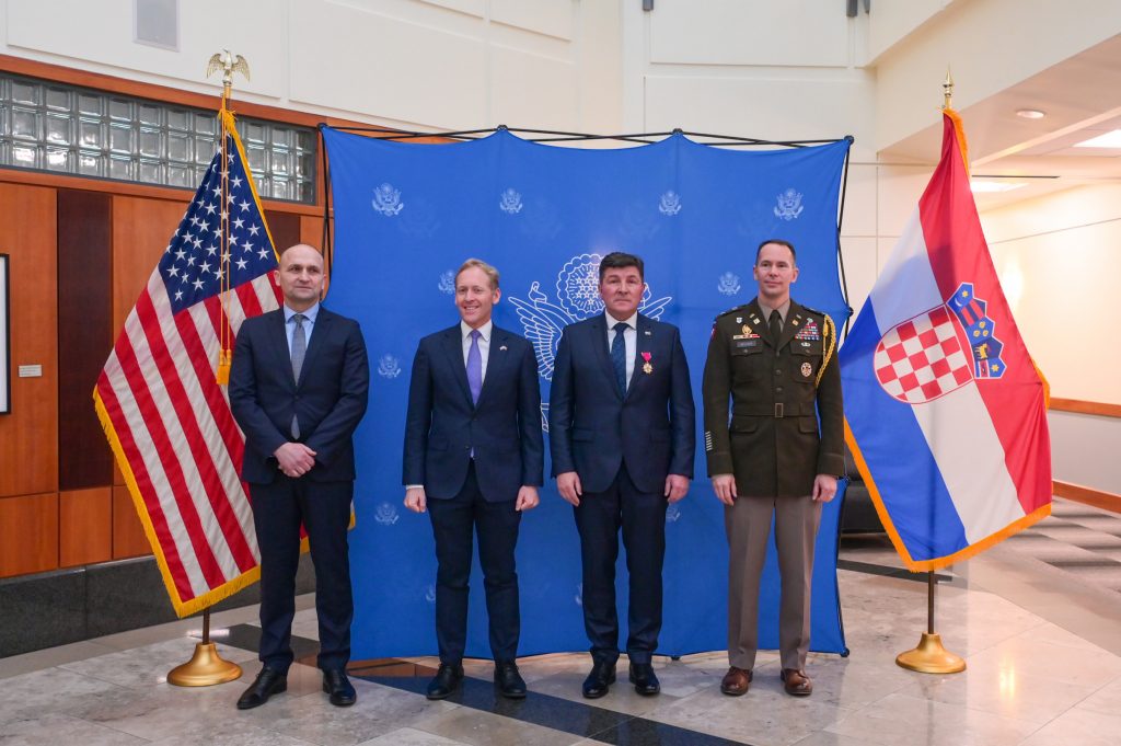 Slika https://www.morh.hr/wp-content/uploads/2025/03/2025-03-31-americka-ambasada-1024x681.jpg