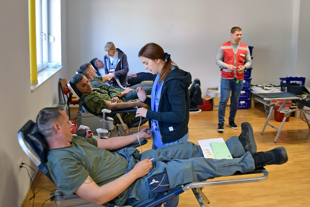 Slika https://www.morh.hr/wp-content/uploads/2025/04/2025-04-07-hrz-darivanje-krvi-1024x683.jpg