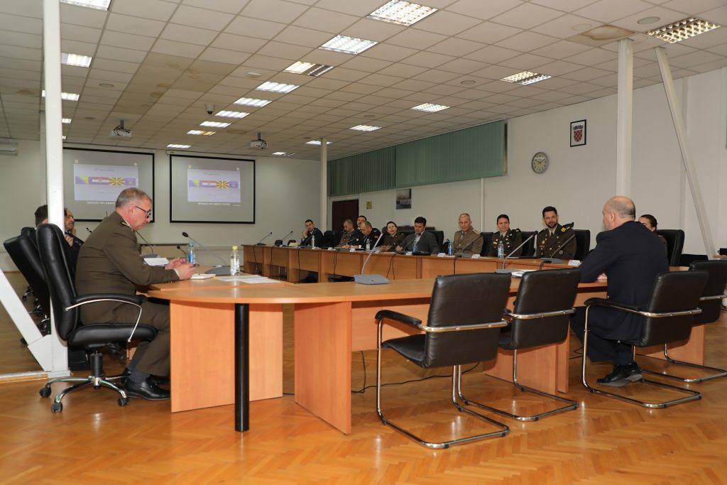 Slika https://www.morh.hr/wp-content/uploads/2025/04/2025-04-08-tecaj-defense-diplomatic-course-1024x683.jpg