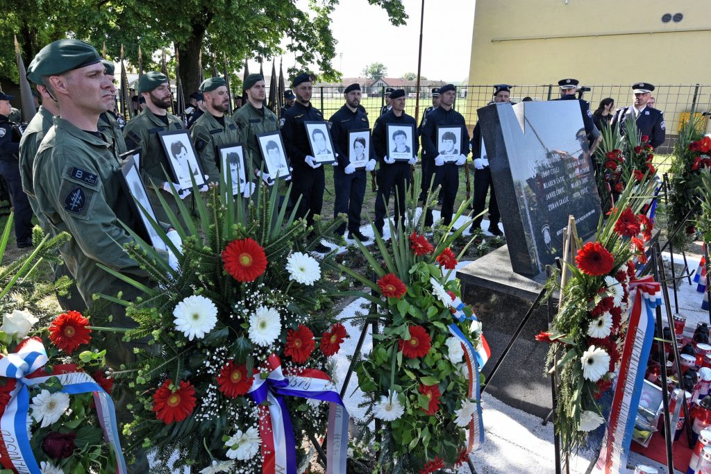 Slika https://www.morh.hr/wp-content/uploads/2025/05/2025-05-02-borovo-obljetnica-1024x683.jpg