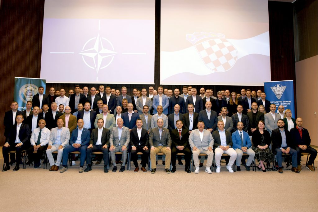 Slika https://www.morh.hr/wp-content/uploads/2025/05/2025-05-07-nato-military-police-working-group-1024x683.jpg