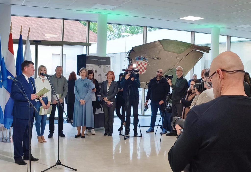 Slika https://www.morh.hr/wp-content/uploads/2025/05/2025-05-12-izlozbasl-brod-01-1024x701.jpg