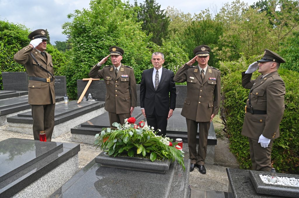 Slika https://www.morh.hr/wp-content/uploads/2025/05/2025-05-12-obljetnica-spegelj-1024x681.jpg