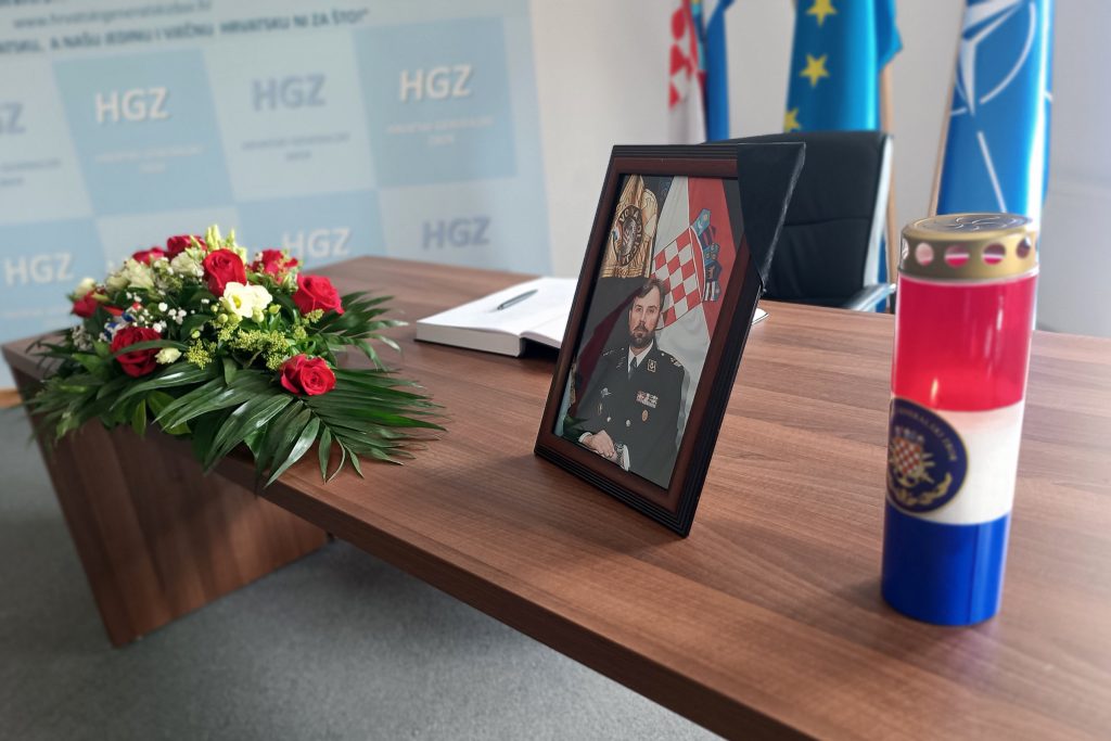 Slika https://www.morh.hr/wp-content/uploads/2025/05/2025-05-16-komemoracija-mate-lausic-1024x683.jpg
