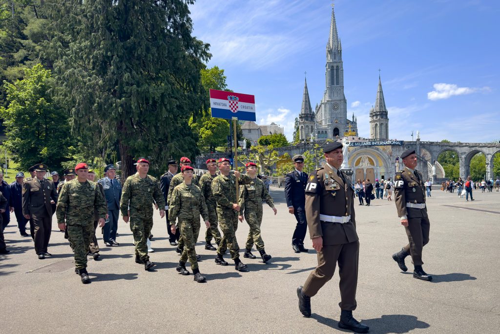 Slika https://www.morh.hr/wp-content/uploads/2025/05/2025-05-19-lurdes-otvaranje-sspanic-1024x683.jpg
