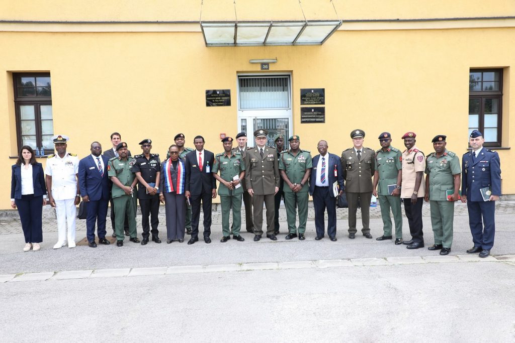 Slika https://www.morh.hr/wp-content/uploads/2025/05/2025-05-20-hvu-nigerijska-visoka-drzavna-skola-za-obranu-1024x683.jpg